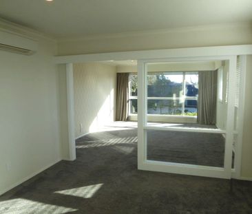 Modern two bedroom apartment in Merivale - Photo 2