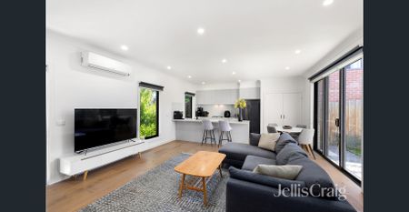 Executive-Style Living in a Prime Heidelberg Heights Location - Photo 2