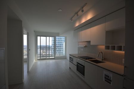 For Lease - 898 Portage Parkway Unit# 3906 Master, Vaughan, Ontario - Photo 4