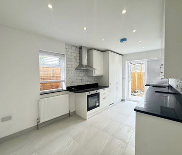 Davis Street, Plaistow E13, London - Photo 3