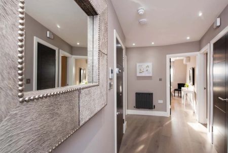 3 Bedroom Flat - Photo 2