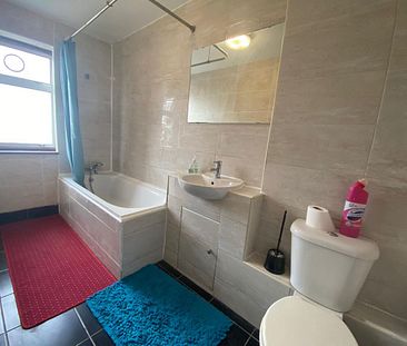 Room 4, Thornbury Close, N16 8UX - Photo 4