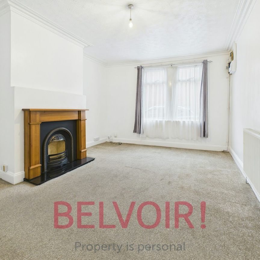 Terraced House to rent on - Photo 1