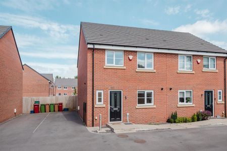 3 bedroom terraced house to rent - Photo 3