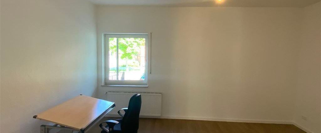 Teilmöblierte Familien-Wohnung mit reichlich Platz, Garten, Balkon und riesiger Wohnküche im Herzen der Neustadt - Photo 1