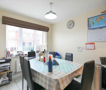 4 bedroom semi-detached house to rent - Photo 4
