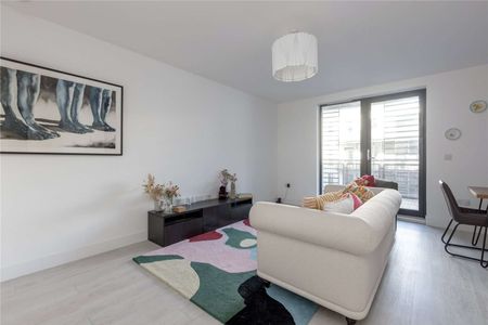 A bright and spacious two bedroom apartment with balcony and parking space in the desirable Old Town area of Edinburgh. - Photo 5