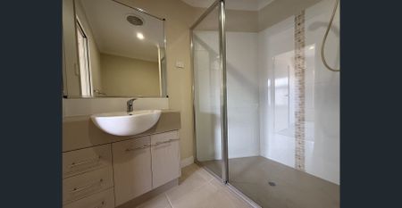 MODERN 3 BEDROOM HOME IN BURDELL - Photo 3