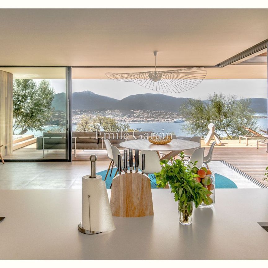 Villa contemporaine à louer à Propriano, toutes prestations incluses, vue mer panoramique. - Photo 1