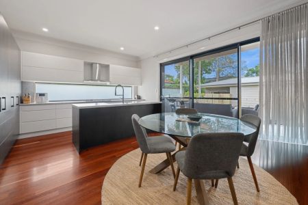 Classic Californian Bungalow, Stylishly Renovated - Photo 5