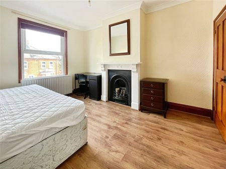 Queens Road, Egham, Surrey, TW20 9RT - Photo 2