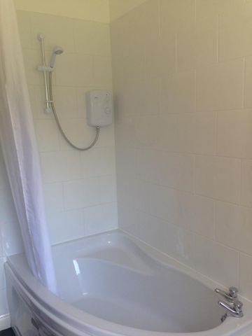 2 bedroom detached bungalow to rent - Photo 4