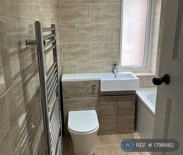 3 bedroom semi-detached house to rent - Photo 6