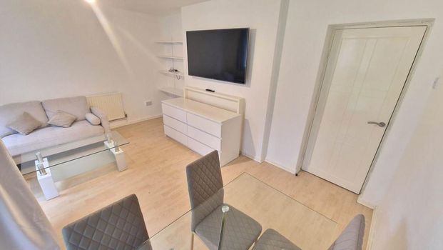 3 bedroom flat to rent - Photo 1