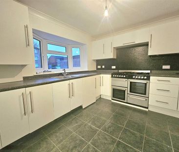3 bedroom terraced house to rent - Photo 6