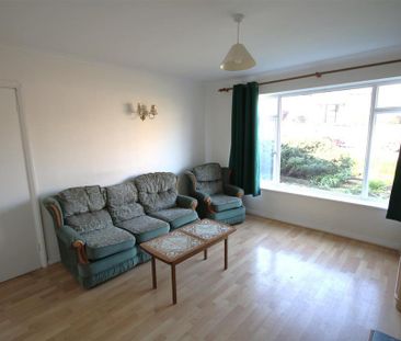 4 bedroom end of terrace house to rent - Photo 1