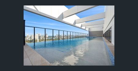 Stylish 2-Bed Apartment with City Views in Southport CBD - Photo 5