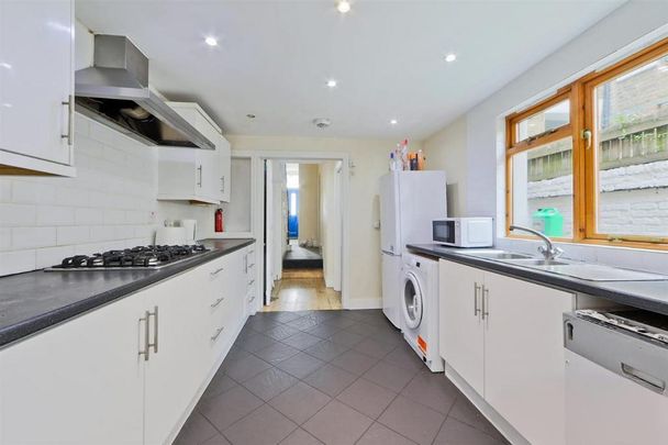 5 bedroom terraced house to rent - Photo 1