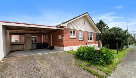 Spacious 3 bedroom home in Glenholme - Photo 4