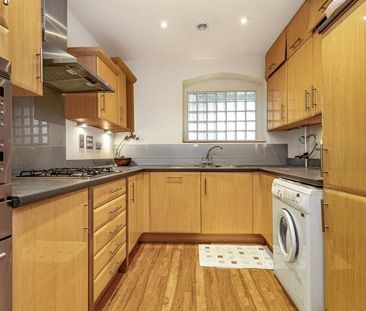 2 bedroom penthouse to rent - Photo 4
