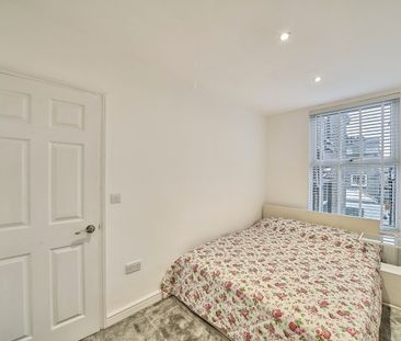 2 Bed Terraced House, Lower Richmond Road, SW15 - Photo 4