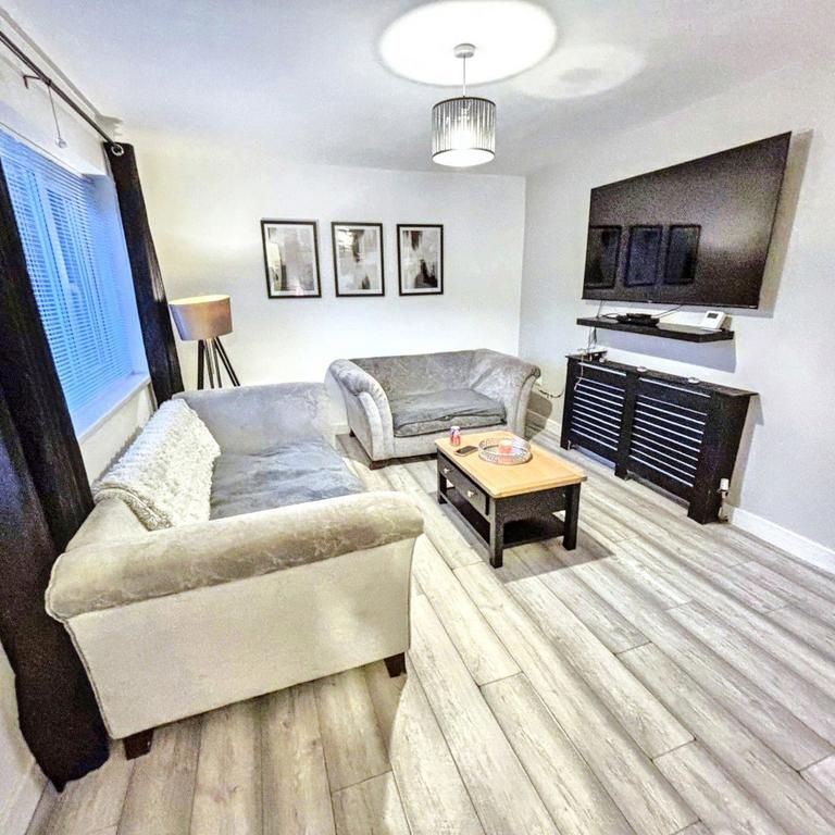 3 bedroom semi-detached house to rent - Photo 1