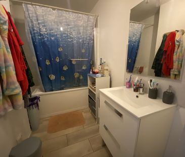 Location Appartement 4 pièces 73m² TOULON 83100 - Photo 4