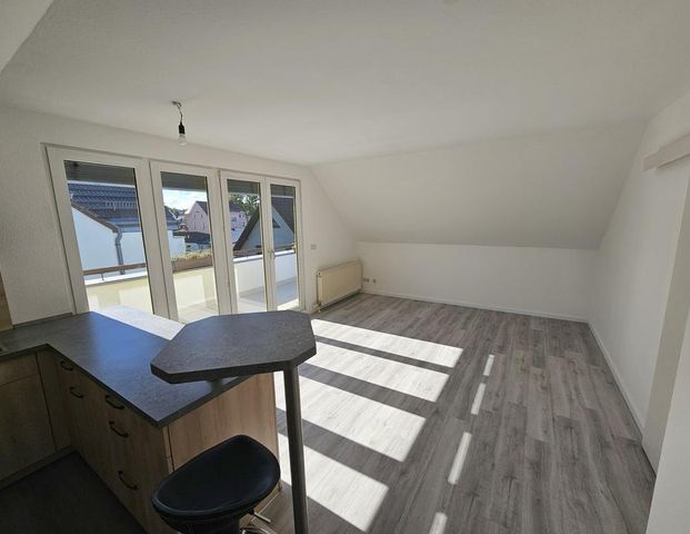 Teilmöblierte, hochwertig sanierte Wohnung in gepflegter Umgebung - Foto 1