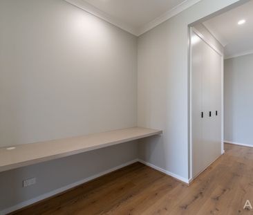 BRAND NEW FAMILY HOME !! - Photo 4