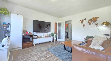 Sunny 1-Bedroom Apartment with with Carpark — ... - Photo 2