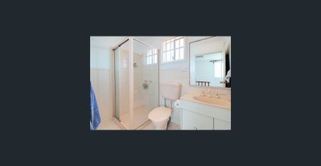 Charming Family Home in Prime Girraween Location! - Photo 4