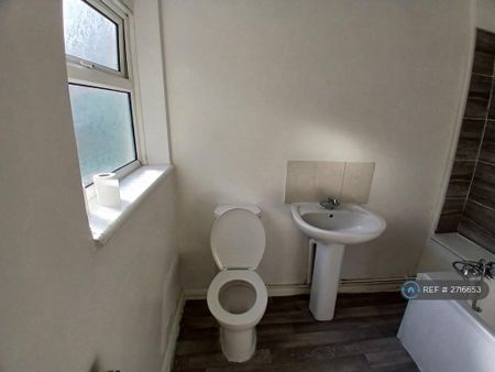 3 bedroom terraced house to rent - Photo 3