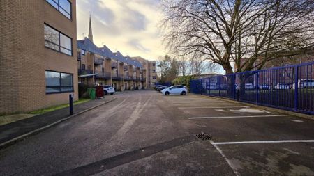 2 Bed Flat, Chichester Road South, M15 - Photo 2