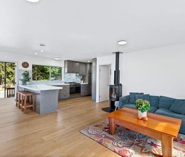 Country Calm, City Access – The Best of Waitākere - Photo 1