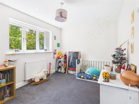 3 bedroom detached house to rent - Photo 3