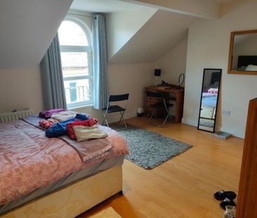 14 Fitzroy Avenue, Belfast, BT7 1HW - Photo 4
