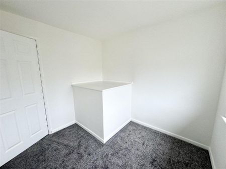 3 bedroom end of terrace house to rent - Photo 3