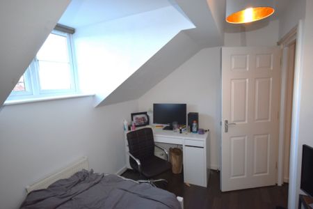 4 Bedroom House To Rent in Town Centre - £2,040 pcm Tenancy Info - Photo 5