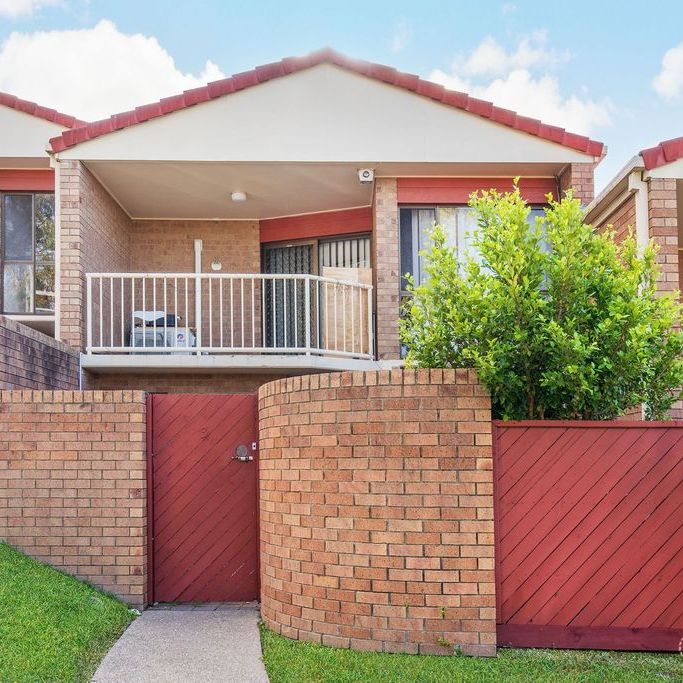 Spacious & Versatile Townhouse - Photo 1