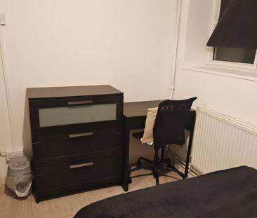 Room in a Shared House, Amberton Crescent, LS8 - Photo 1