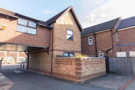 2 bedroom semi-detached house to rent - Photo 4