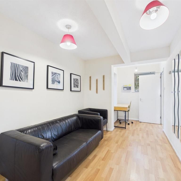 4 bedroom terraced house to rent - Photo 1