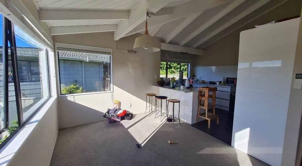 3 bedrooms available in a 4 bedroom home - Photo 1