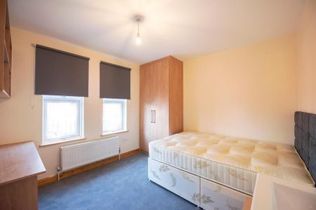 6 bedroom terraced house to rent - Photo 4