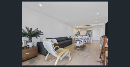 Modern Waterfront Apartment with Panoramic Broadwater Views! - Photo 2