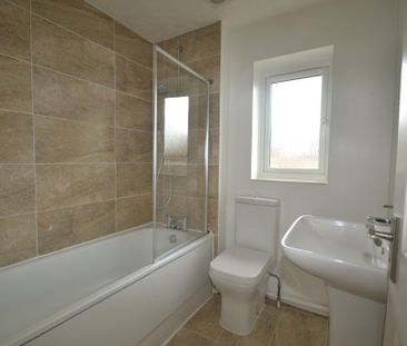 3 bedroom semi-detached house to rent - Photo 5