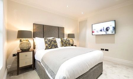 1 bedroom conversion flat with 1 reception and 1 bathroom in Kensington Gardens Square, W2 - Photo 3