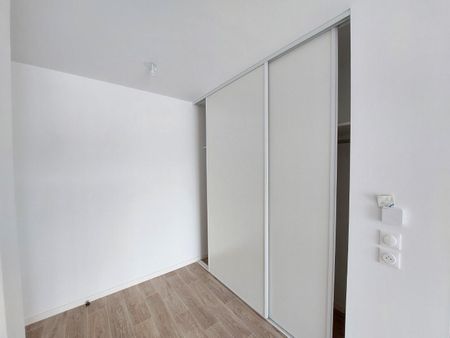 location Appartement T4 DE 84.4m² À POITIERS - Photo 2
