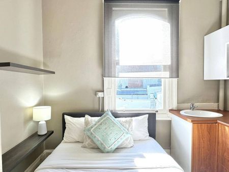 Room for Rent in the Heart of Oxford Street - Photo 4