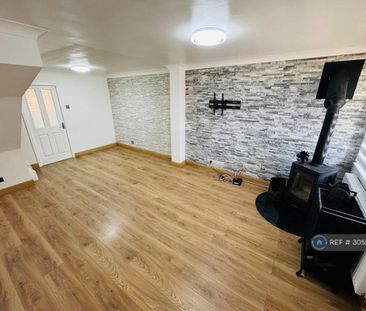 3 bedroom semi-detached house to rent - Photo 3